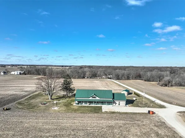 1062 N 1915 East Rd, Shelbyville, IL 62565