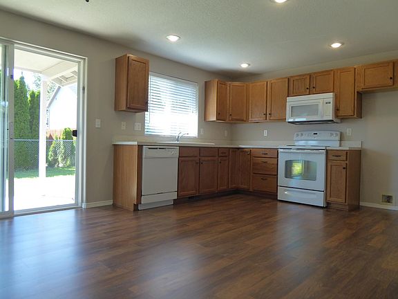 4th image of 1004 W B Ave