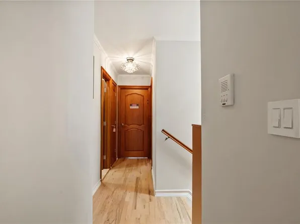 24 Cove Lane image 6 of 26