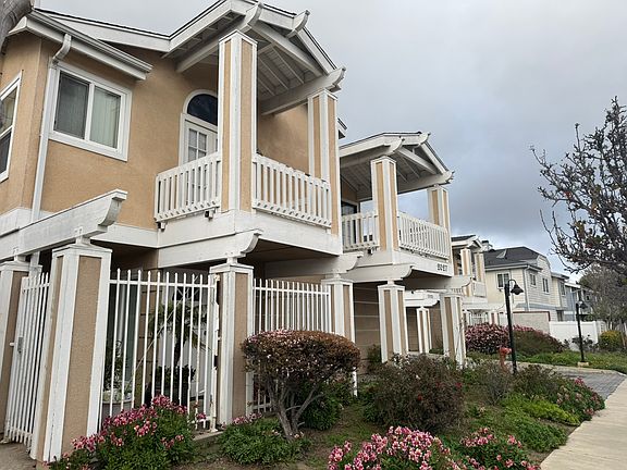 2nd image of 2027 Artesia Blvd APT B