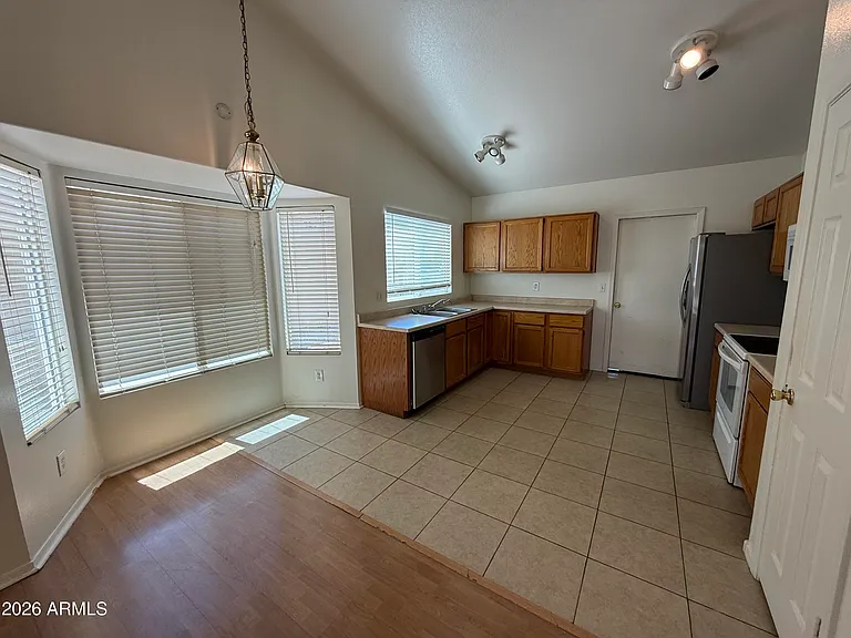 505 W Sereno Dr — Photo 9