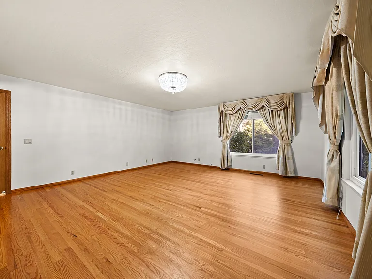 401 Moseley Rd — Photo 5