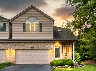610 Charlemagne Cir, Roselle, IL 60172