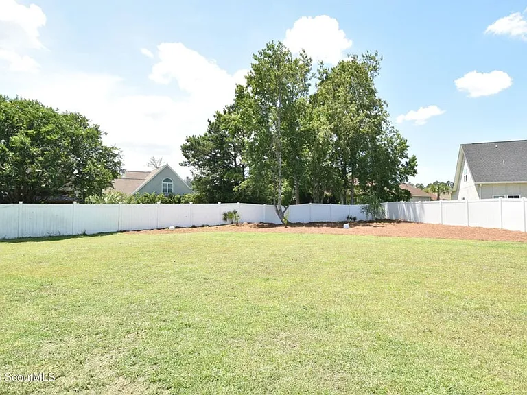 119 Hadleigh Blf — Photo 36