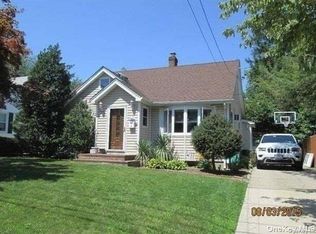 6 Dawes Ave, Syosset, NY 11791