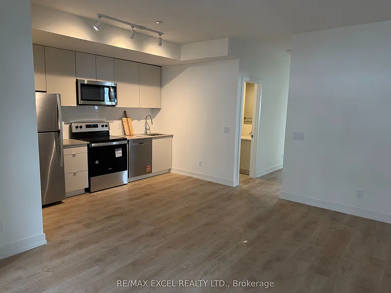 16 Melbourne Ave — Photo 3