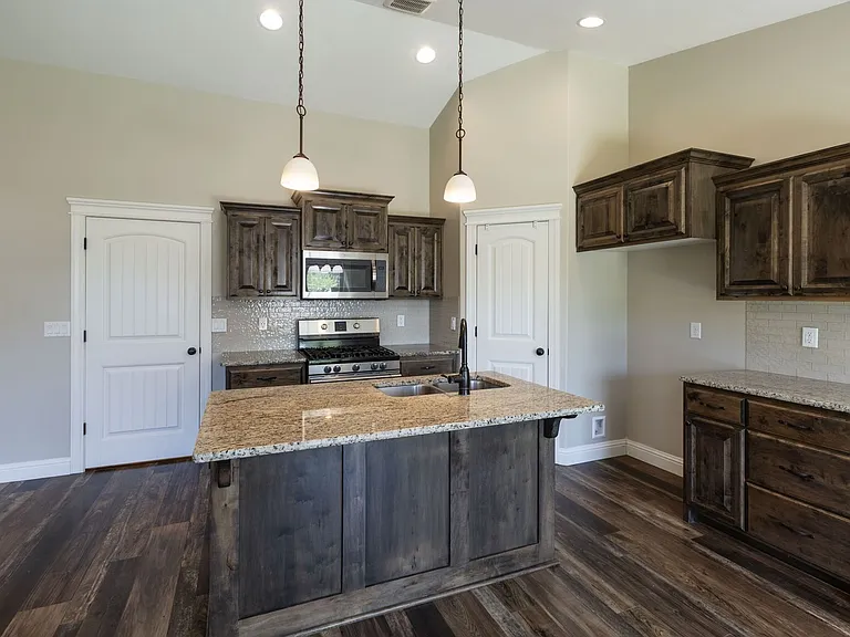 303 S Park Ave — Photo 10
