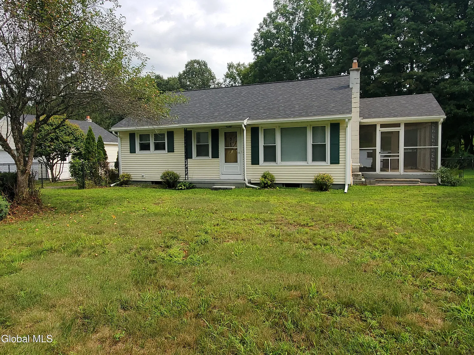 3 bed, 1140 sqft, $2,300 — Photo 1