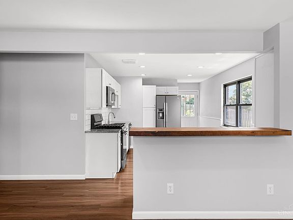 5th image of 2121 Dale Rd