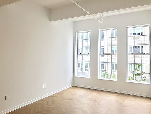 4th image of 184 Kent Ave APT A316