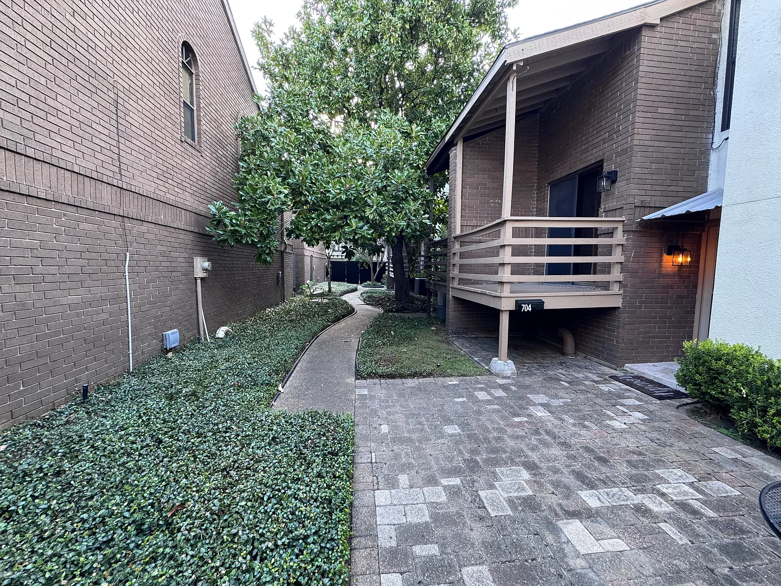 2 bed, 1.5 bath, 1332 sqft, $2,091 — Photo 3