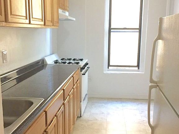 3rd image of 225 Parkside Ave APT 4F
