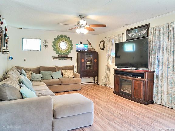 4th image of 1301 Becky St