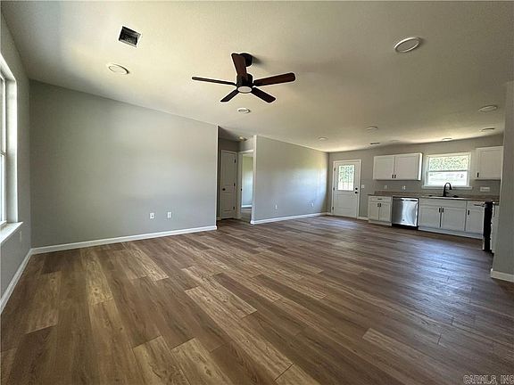 4th image of 313 Tucker St