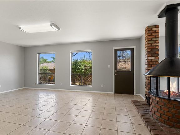 5th image of 642 Sunrise Blvd