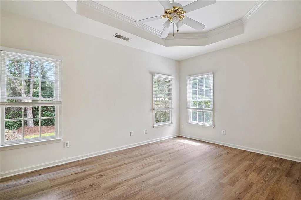 3 bed, 2.5 bath, 2335 sqft, $3,600 — Photo 4