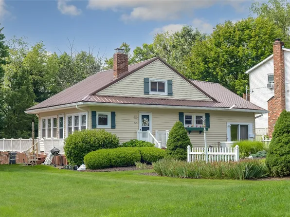 3836 Country Club Rd, Endwell, NY 13760