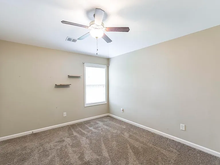 107 Pocono Ct — Photo 30