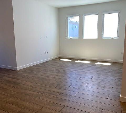 5th image of 739 S Ogden Dr #2