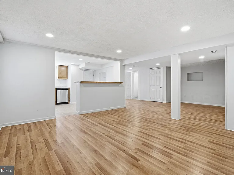 2301 Bayside Dr — Photo 7