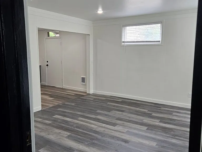 2335 Baker St — Photo 4