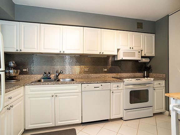 3rd image of 3660 N Lake Shore Dr APT 2813