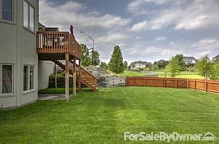 Upstairs Landing : Open to overlook both entry and living room