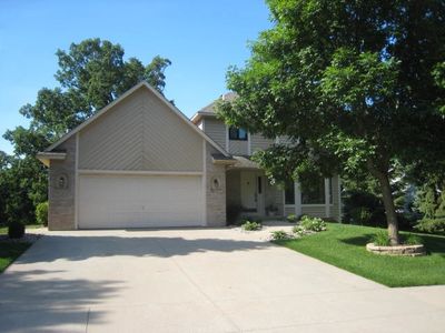 835 Woodridge Dr S, Chaska, MN, 55318