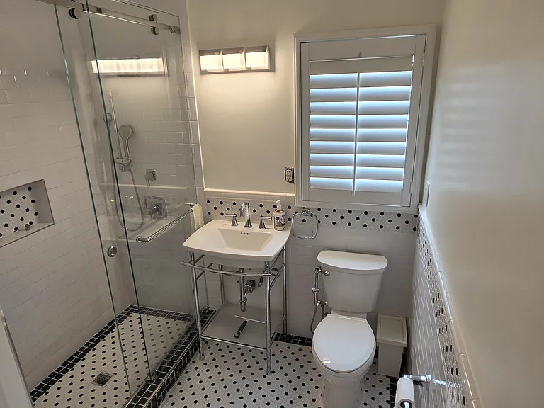 7755 Amestoy Ave — Photo 21