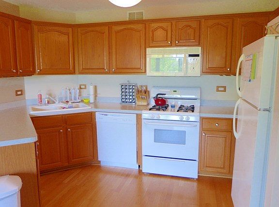 5th image of 3730 W 111th St APT 402