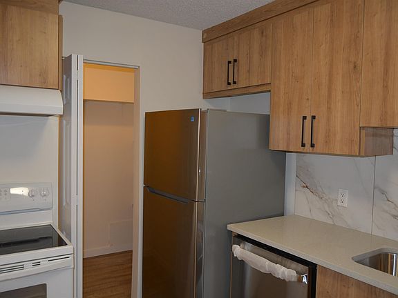 4th image of 1503 Mill Woods Rd E #49