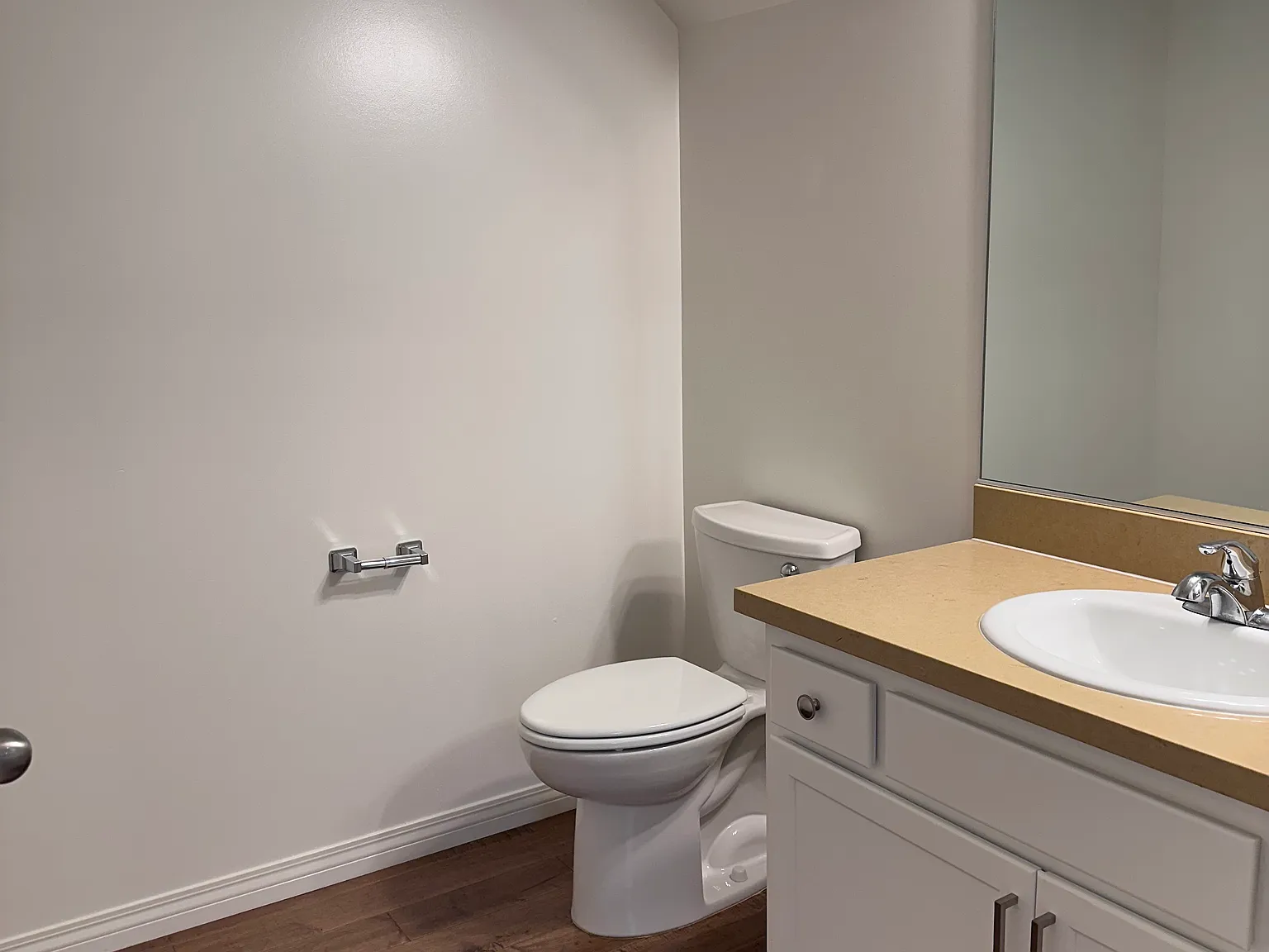 2 bed, 2.5 bath, 1300 sqft, $3,800 — Photo 3
