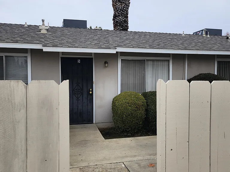 953 E St — Photo 2