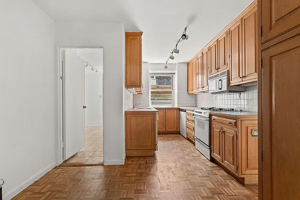 Sold by Compass | media 8