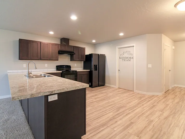 301 S Cedar Ave — Photo 3