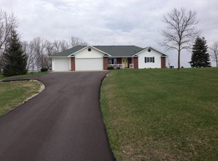 12111 E Dunkerton Rd, Fairbank, IA 50629