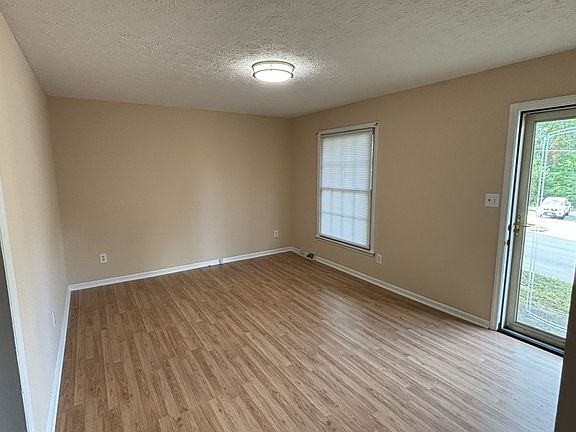 4th image of 1108 Rosemary Ln