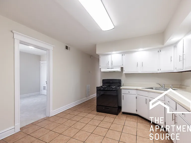 2110 N Avers Ave #G — Photo 8