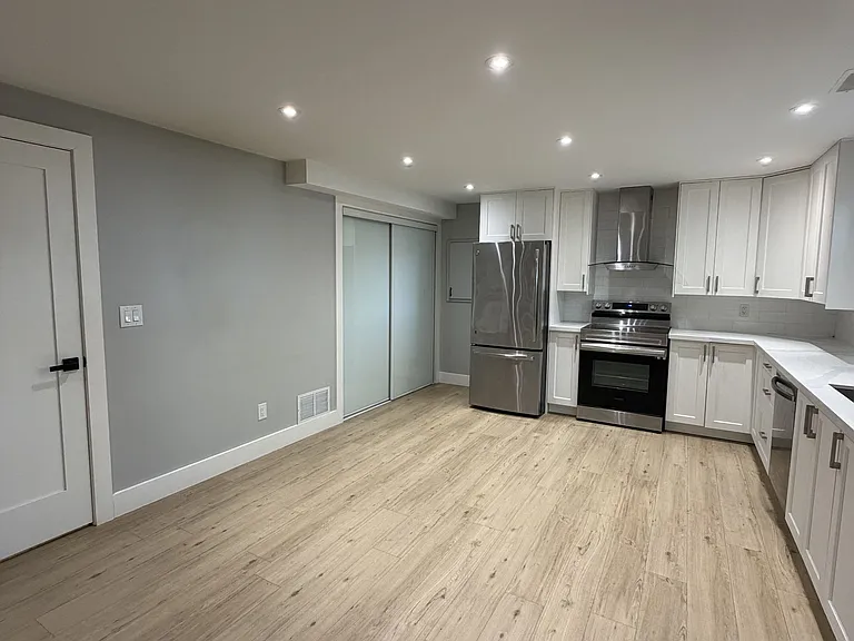 56 Olive Cres — Photo 3