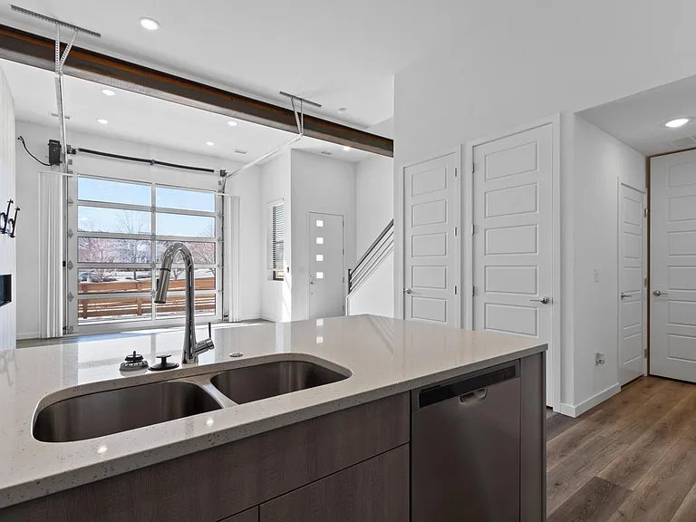 10125 Morrison Rd — Photo 12