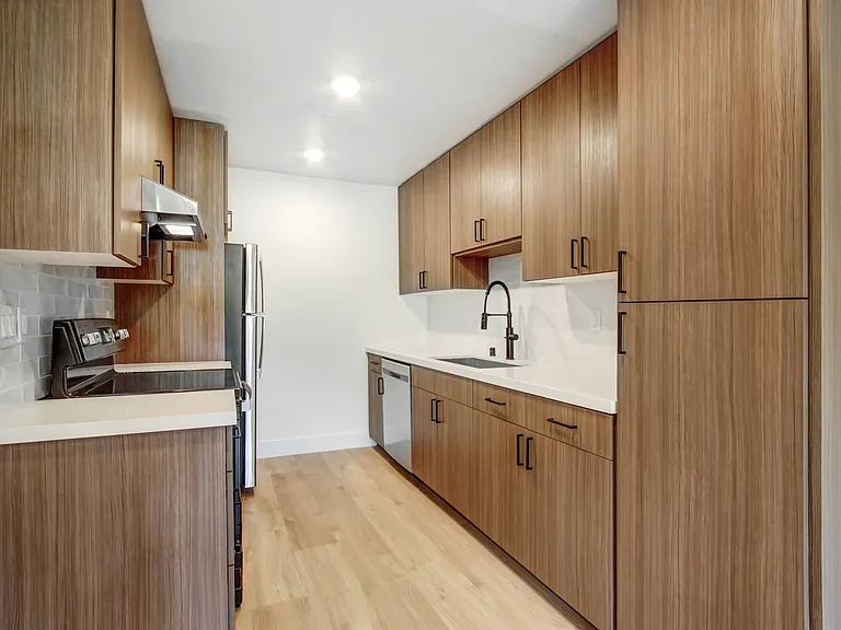 930 N Martel — Photo 9