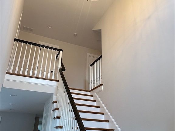 4th image of 5 Powder House Ln