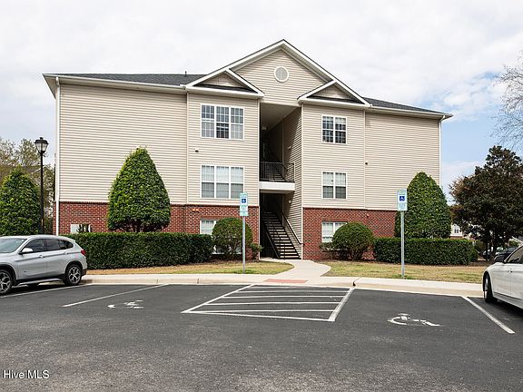 3rd image of 2808 Bloomfield Lane Unit 305