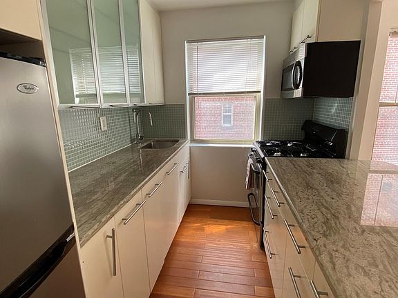 Granite counters, microwave, d/w,