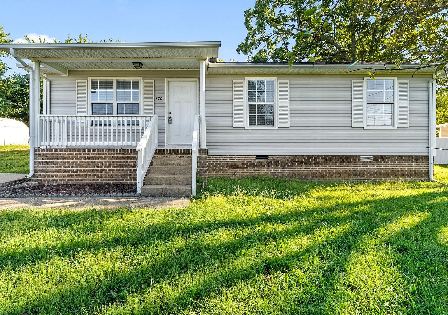 Conveniently Located 3 Bedroom House — Photo 1