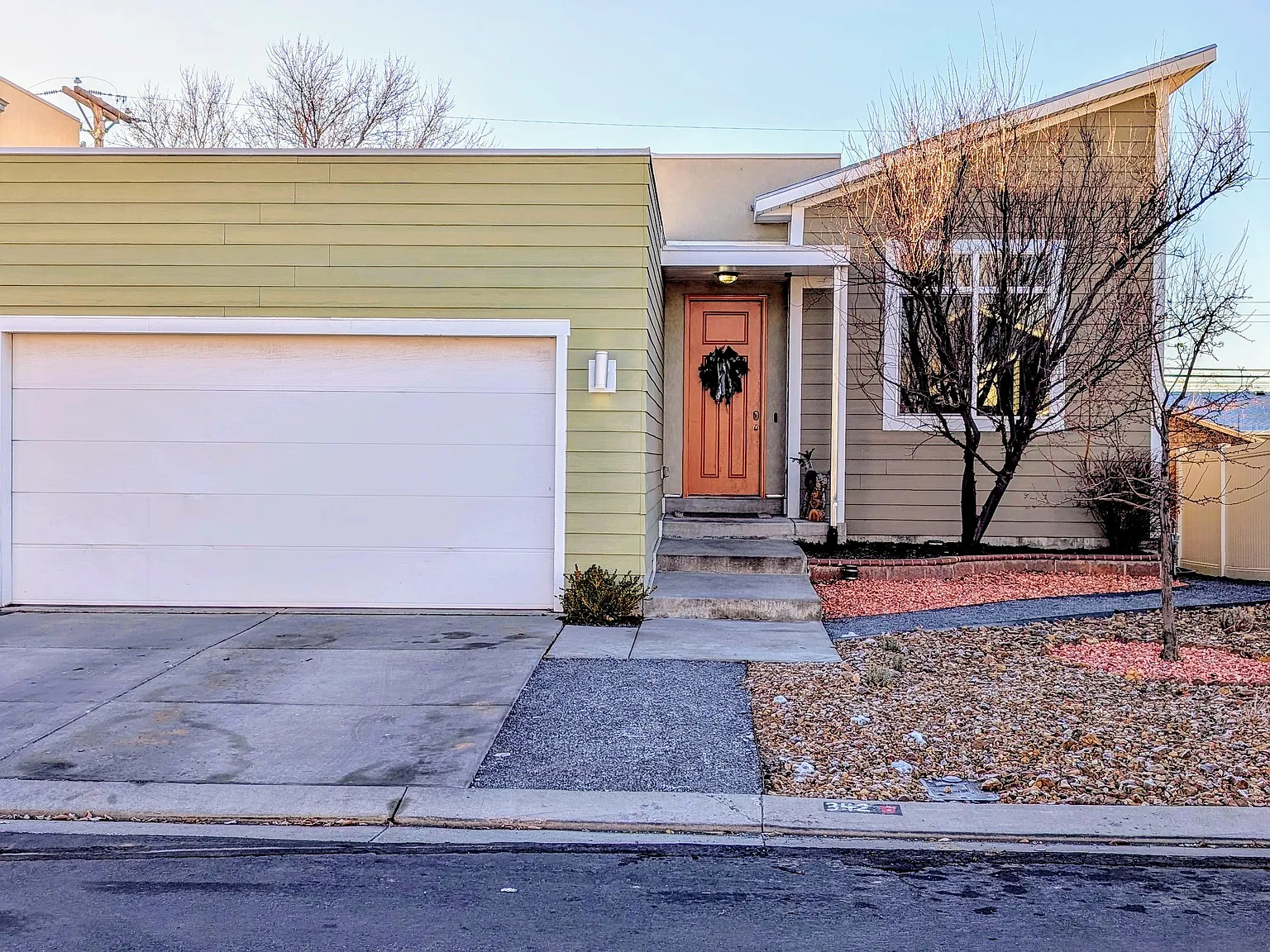 5 bed, 2601 sqft, $3,500 — Photo 2