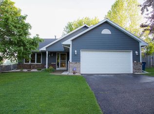 1366 Berry Ridge Rd, Eagan, MN 55123