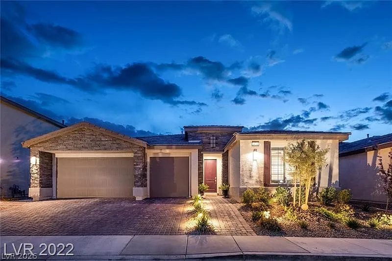4631 Amazing View St
