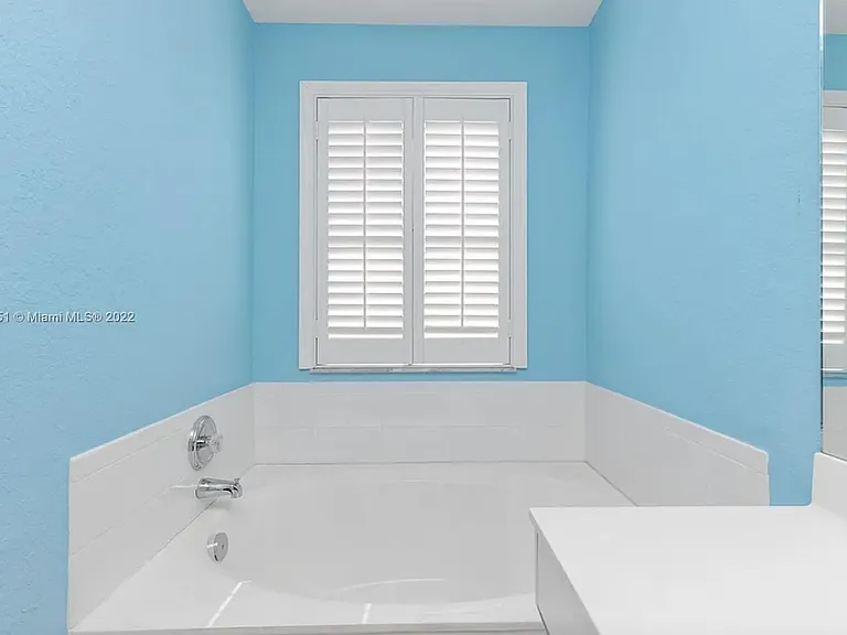 935 Corkwood St — Photo 37