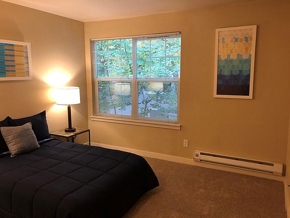 1x1 // 550 square feet